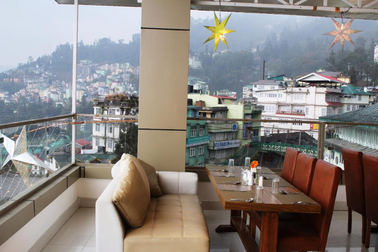 Hotel Mann Dechen And Palmo, Mg Marg, Gangtok Zewnętrze zdjęcie