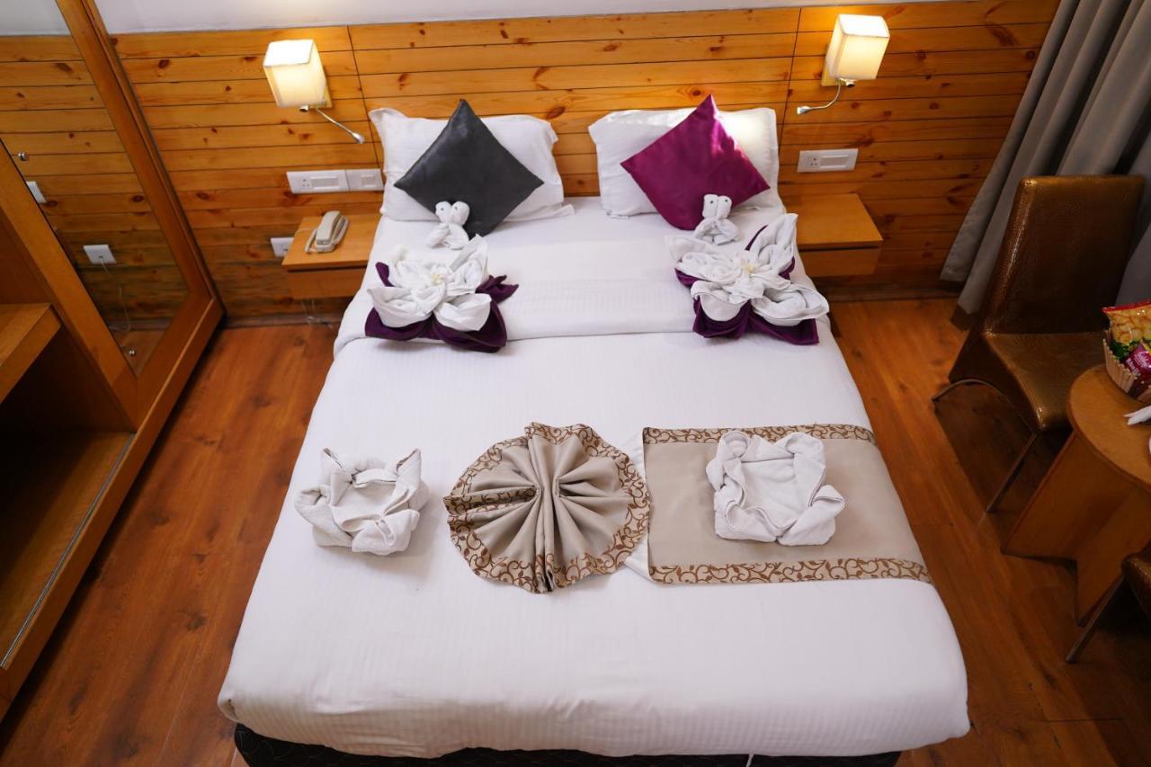 Hotel Mann Dechen And Palmo, Mg Marg, Gangtok Zewnętrze zdjęcie